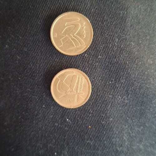 Set of 2 Spanish 5 Pesetas coins like new