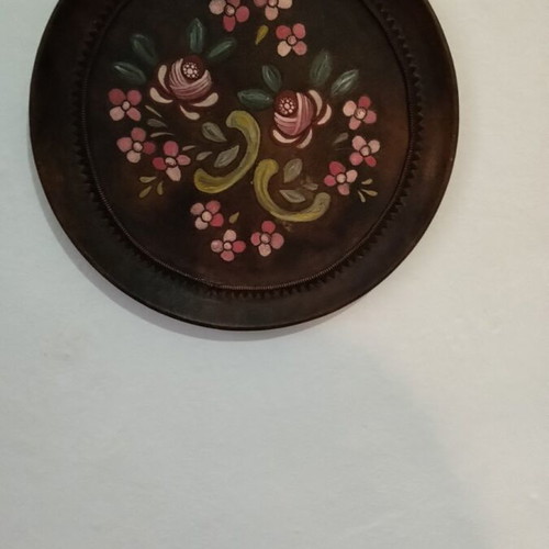 Decorative wall plate handmade, embossed painting, ceramic 28 cm like new