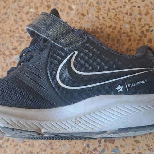 Nike kids athletic shoes used, size 28.5, black
