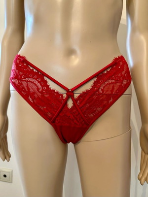 Intimissimi Brazilian lace lingerie new, size M