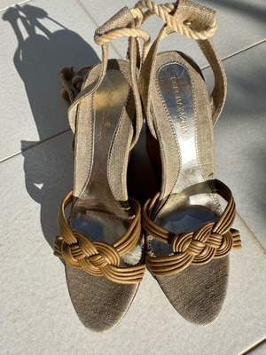 BCBG Max Azria wooden platform sandals with rope laces size 38 like new