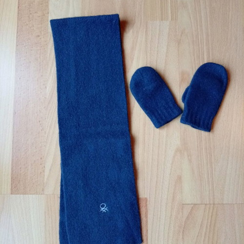 Benetton baby scarf and gloves set 0-2 years 92cm like new