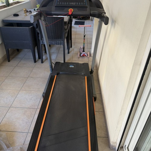 Viking GV-4304 treadmill new with LCD screen and 24 programs