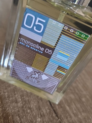 Maison Alhambra Monocline 05 Decant 3ml new, unisex woody fragrance