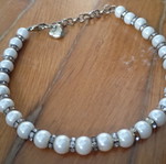 Dog collar necklace with white pearls and rhinestones