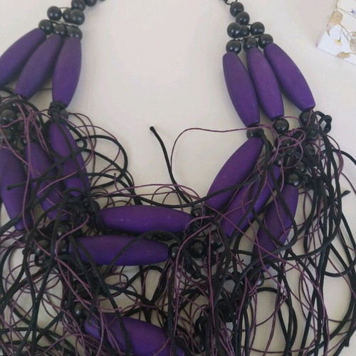 Necklace with tassels like new, purple