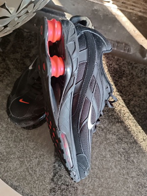 Nike Shox Ride 2 Black/Red athletic shoes used, size 44