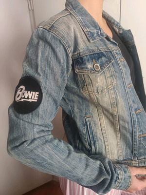 Pink Woman denim jacket size S with Bowie patch like new
