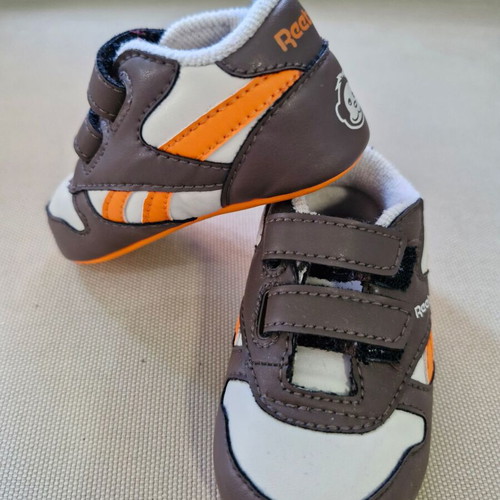 Reebok baby shoes size 18.5 like new