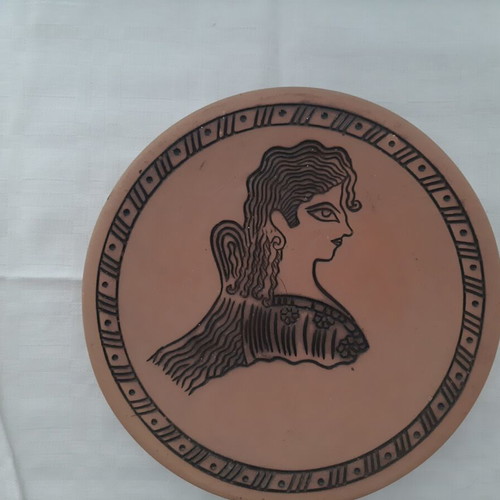 Ceramic plate with Minoan Parisienne design, like new, 19.5cm