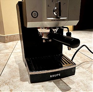 Καφετιέρα Espresso Krups με γκρουπ, συμπίεση αυτόματη και παροχή ατμού
