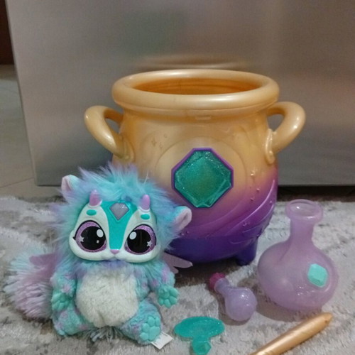 Giochi Preziosi Magic Mixies Cauldron with Blue Plush Animal like new