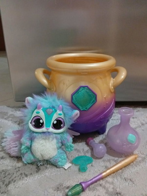 Giochi Preziosi Magic Mixies Cauldron with Blue Plush Animal like new