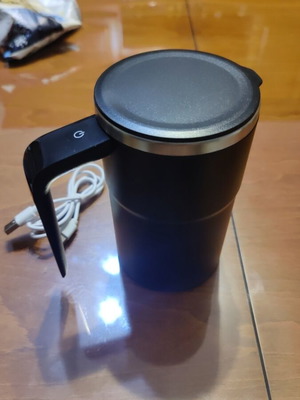 Electric automatic magnetic self-stirring mug with LED display