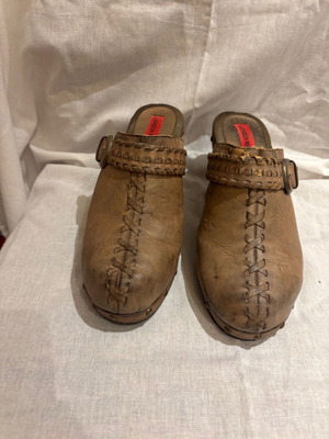 Women's beige clogs size 39 high heels like new