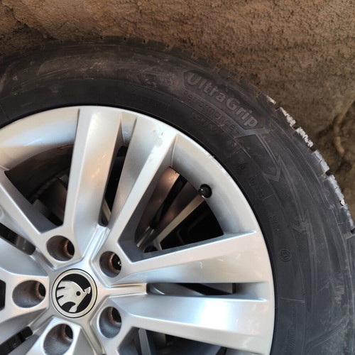 Skoda Kodiaq Genuine Rims 17" with Used Goodyear Tires 215/65 R17