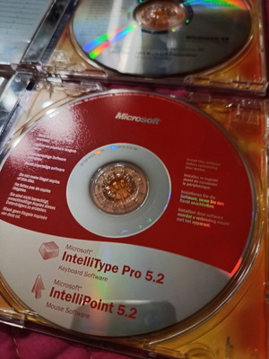 Authentic Windows XP and Microsoft keyboard like new