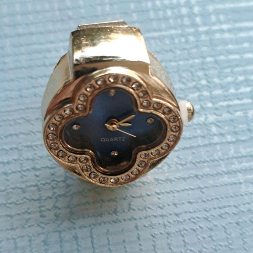Four-leaf ring like new with quartz watch, blue dial and crystals