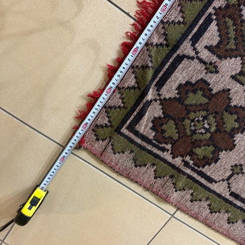Large rug like new, family heirloom