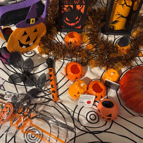 Halloween decoration set like new, orange and black