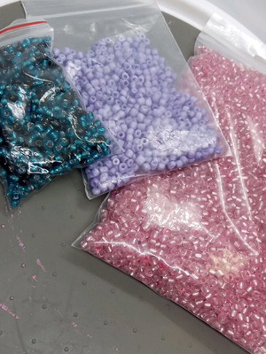 Γυάλινες χάντρες seed beads νέες, τρεις αποχρώσεις, 330 γραμμάρια