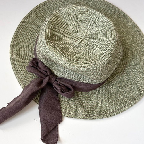Charming hat with brown ribbon size 57 like new, 100% paper