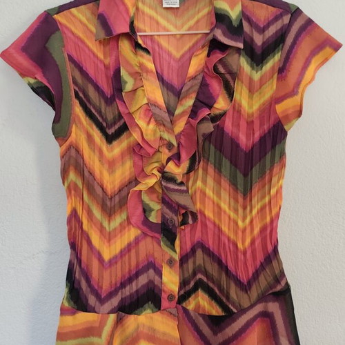 Alison Taylor summer shirt with ruffles like new, multicolor
