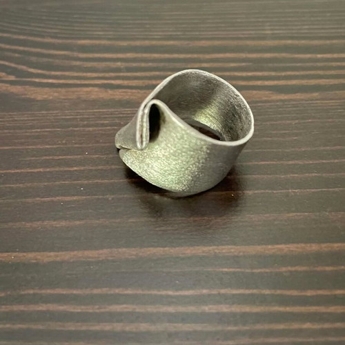Silver ring 18mm like new, size 3