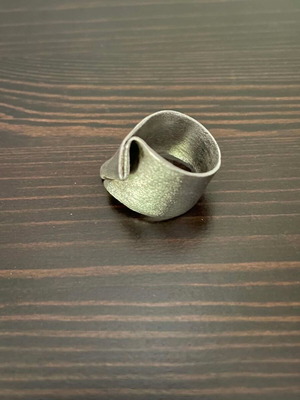 Silver ring 18mm like new, size 3