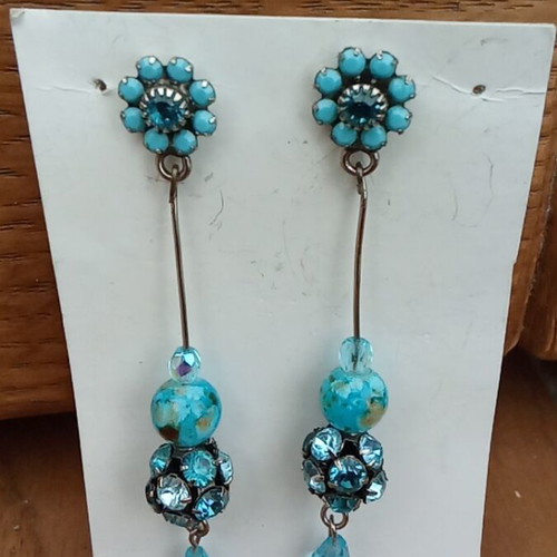 Turquoise dangle earrings like new, silver color