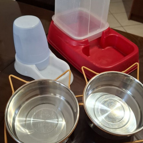 Water and food containers for cats used, full set