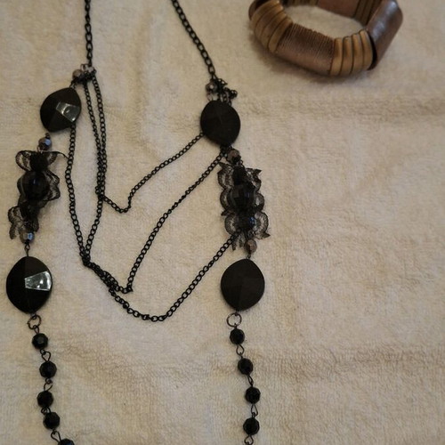 Necklace and bracelet like new, long fabric and eve necklace