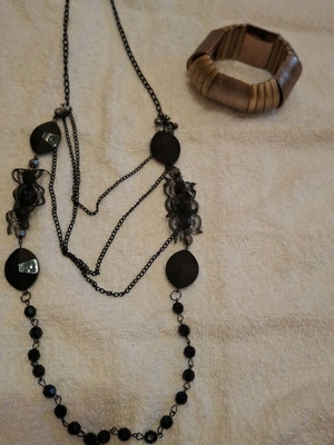 Necklace and bracelet like new, long fabric and eve necklace
