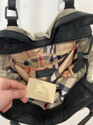 Burberry τσάντα ώμου από καμβά και νάιλον μεταχειρισμένη, μπεζ καφέ