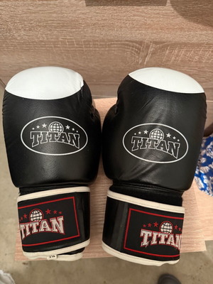 Box gloves Titan used with 2 bandages gift