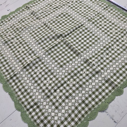 Checkered tablecloth with lace new