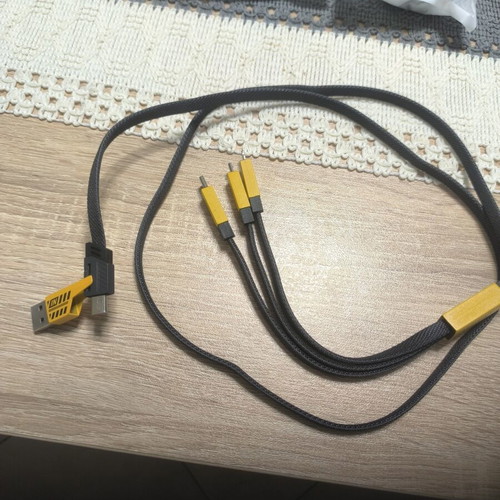 3-in-1 Charging Cable new, charges three devices simultaneously