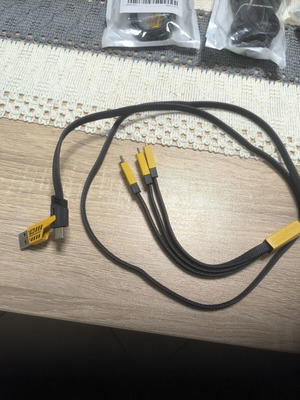 3-in-1 Charging Cable new, charges three devices simultaneously