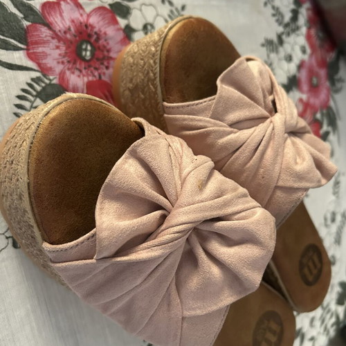 Slippers size 39 new, beige and pink