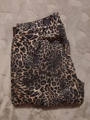 Leopard leggings used, one size