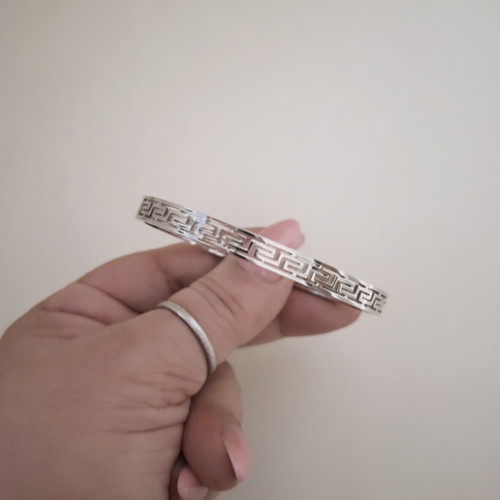 Steel handcuff bracelet in silver tone