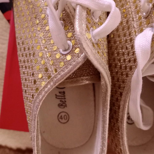 Athletic shoes size 40 gold with glitter like new