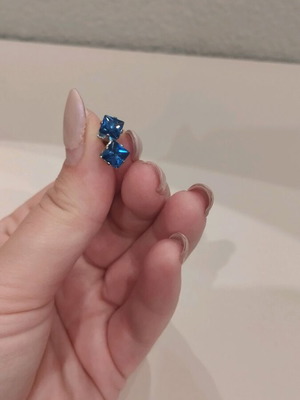 Ozze earrings with square blue zircon stones like new