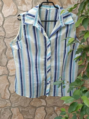 Shirt like new, size L/XL, blue and turquoise
