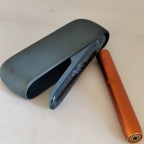 IQOS Iluma tobacco heating device like new, Moss Green and Terracotta