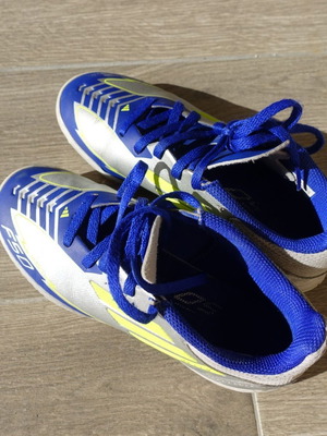Παιδικά ποδοσφαιρικά παπούτσια Adidas F50 League Messi TF Νο 34 μεταχειρισμένα, ελάχιστα χρησιμοποιημένα