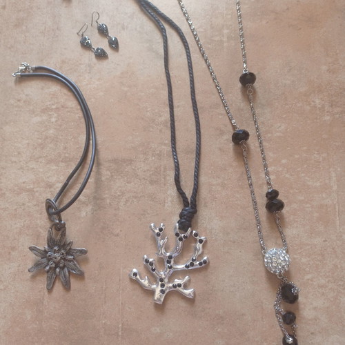 Necklace and earrings like new, set
