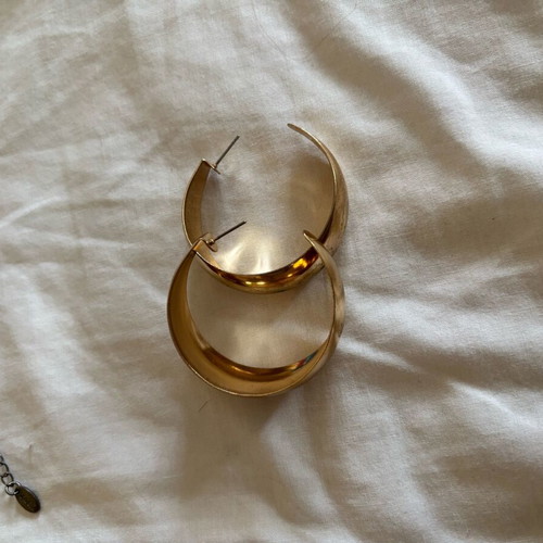 Gold thick hoop earrings like new