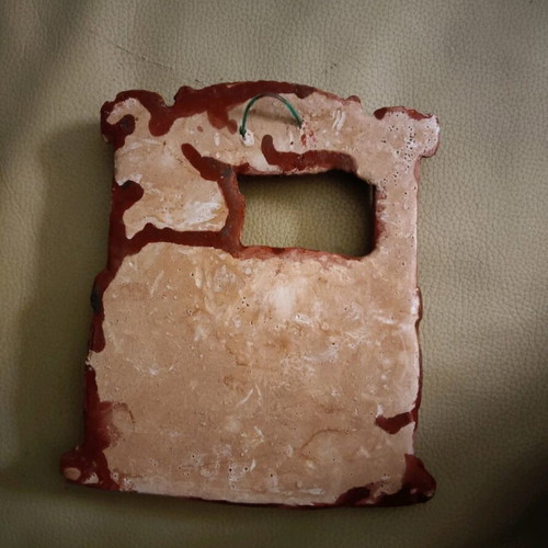 Decorative wall well used, red color