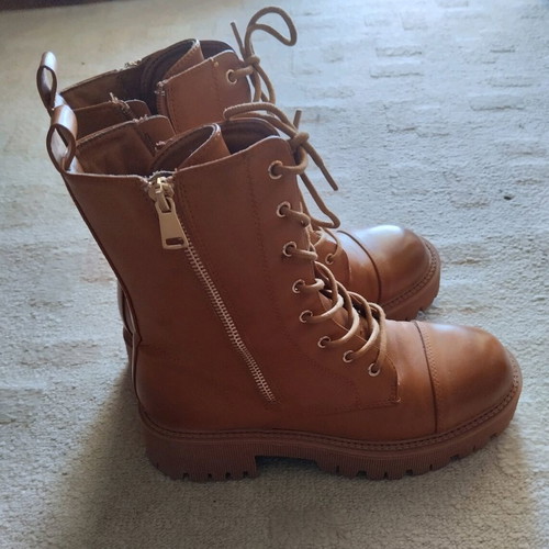 Women's boots like new, size 39, brown tan with zipper and laces